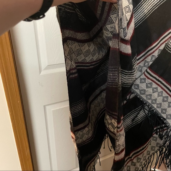 Poncho - Picture 2 of 3